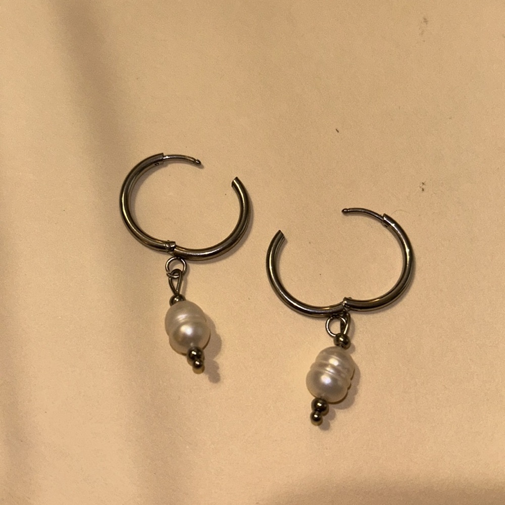 Silver Baroque Pearl Hoop Earrings - Picture 4 of 4